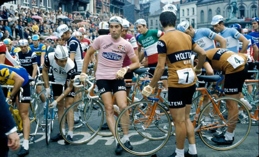 The Top 5 Retro Cycling Jerseys to Add to Your Collection